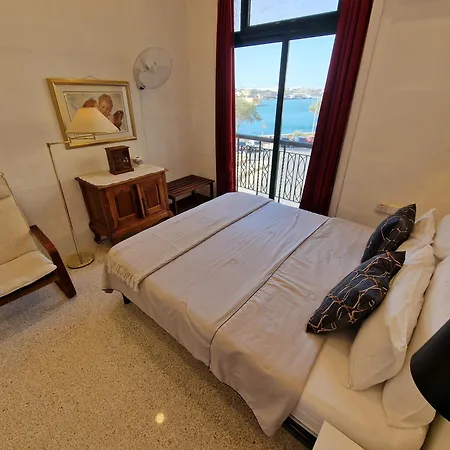 Grand Harbour View Apartment
